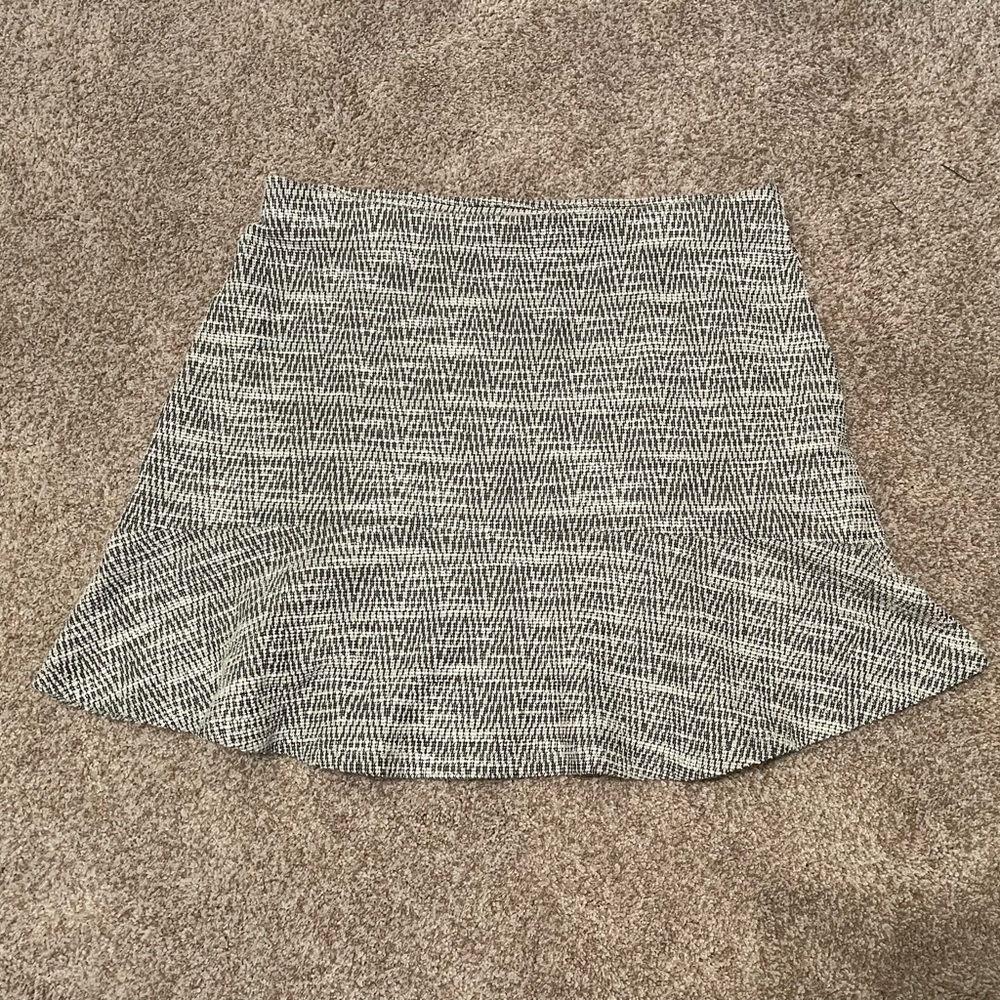 LOFT black and white mini-skirt